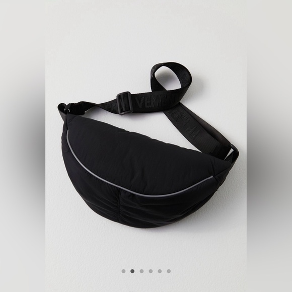NWT Free People FP Movement Bulls Eye Sling Bag Black - Picture 2 of 7